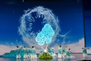 2024年央视元宵晚会杂技蹬伞《蒲公英的天空》