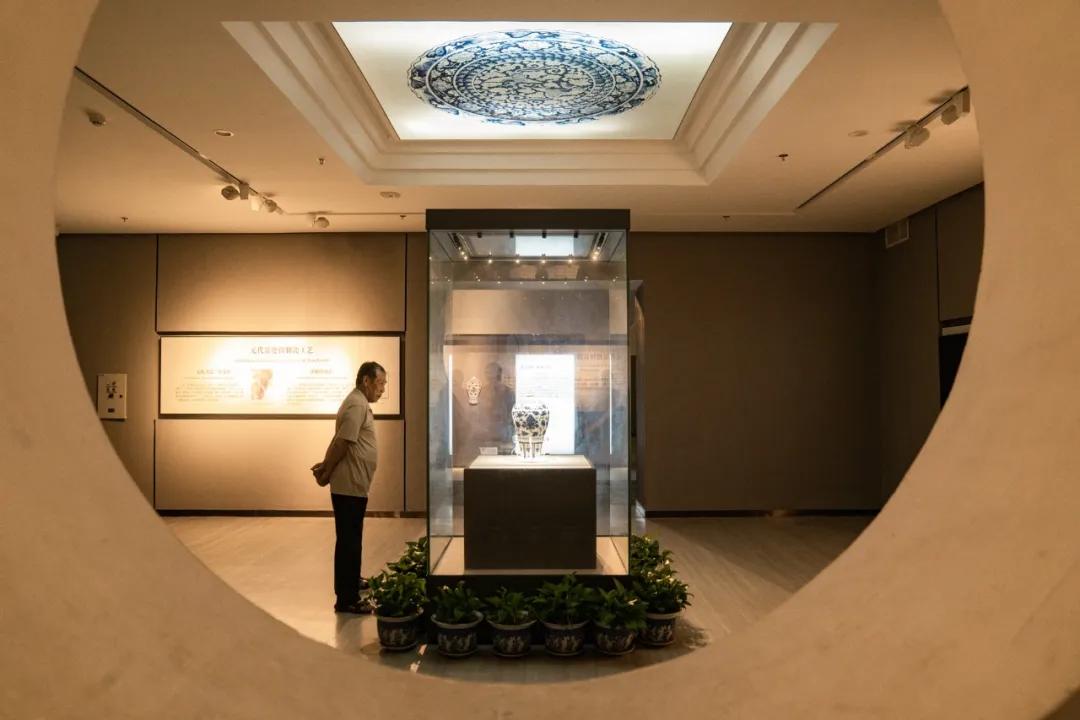 元青花瓷片展_饶克勤 元青花牡丹纹梅瓶 景德镇陶瓷博物馆