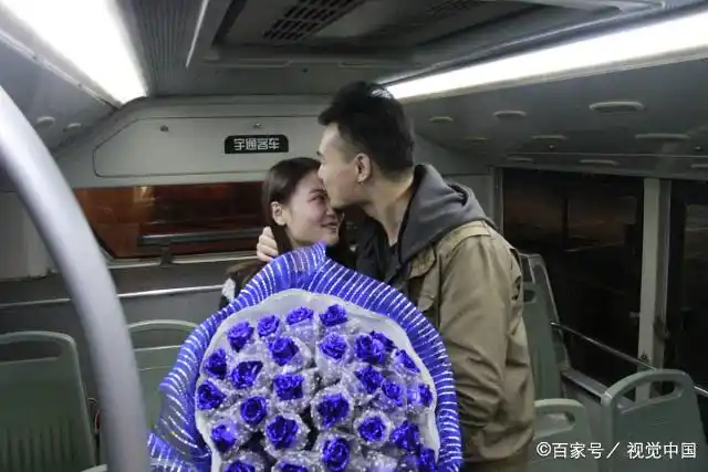 男生搭讪漂亮女生心理分析_如何获得女孩芳心_喜欢一个女孩不敢搭讪