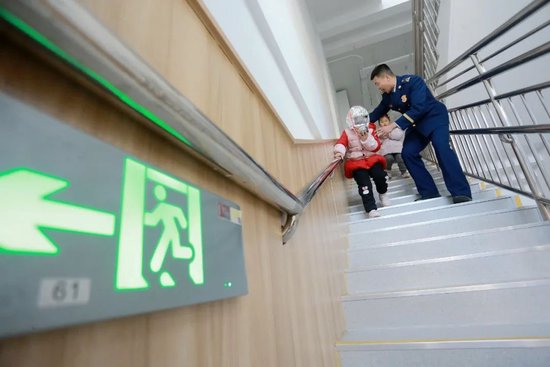 中小学校幼儿园消防安全管理要求_消防进幼儿园稿件_中小学校幼儿园消防安全规定