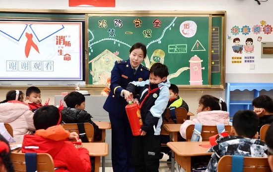 中小学校幼儿园消防安全规定_消防进幼儿园稿件_中小学校幼儿园消防安全管理要求