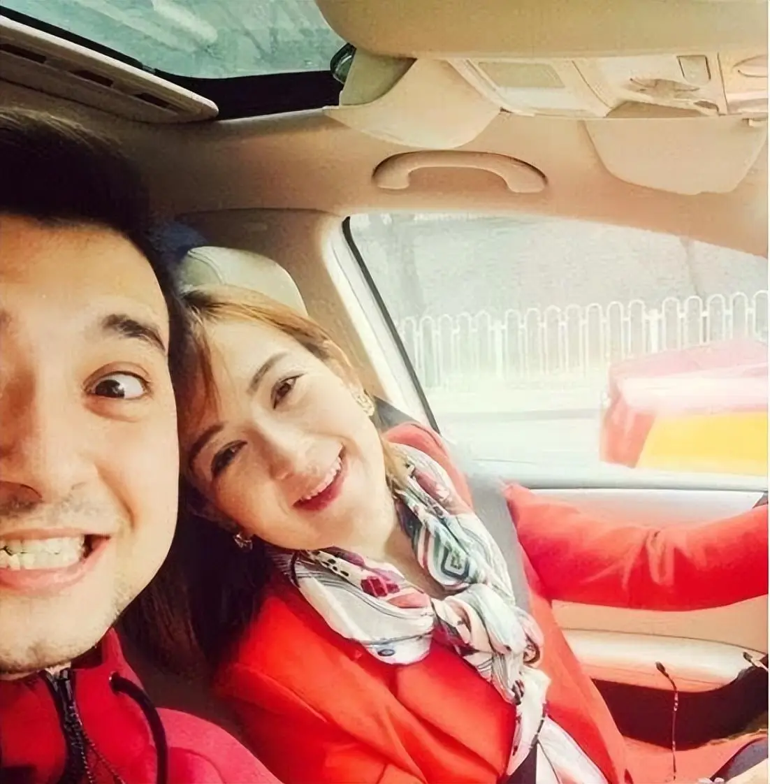 王冠婚讯 王冠尼格买提 王冠41岁结婚_央视记者王冠老婆