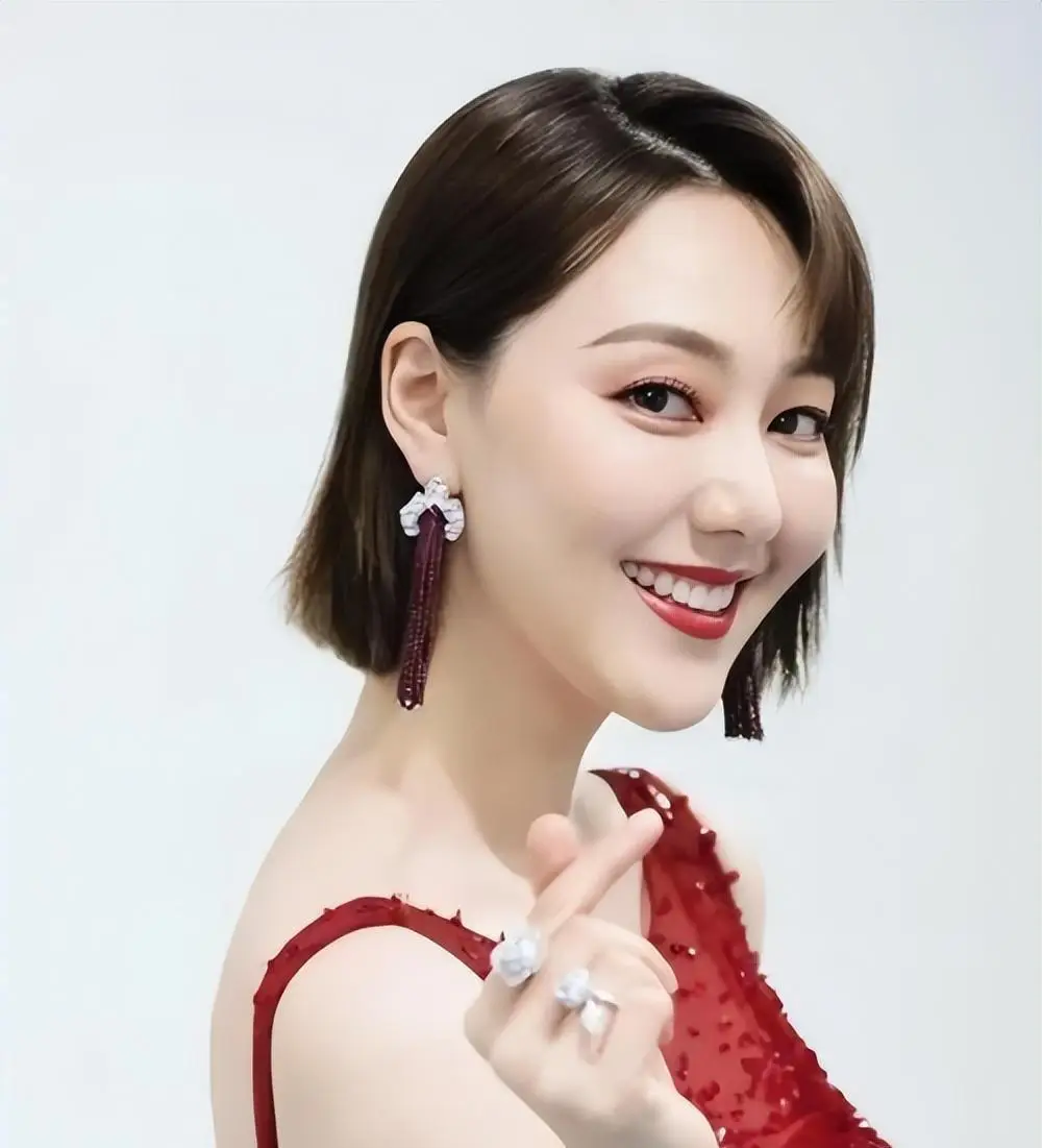 央视记者王冠老婆_王冠婚讯 王冠尼格买提 王冠41岁结婚