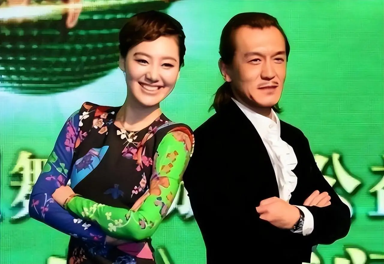 央视记者王冠老婆_王冠婚讯 王冠尼格买提 王冠41岁结婚
