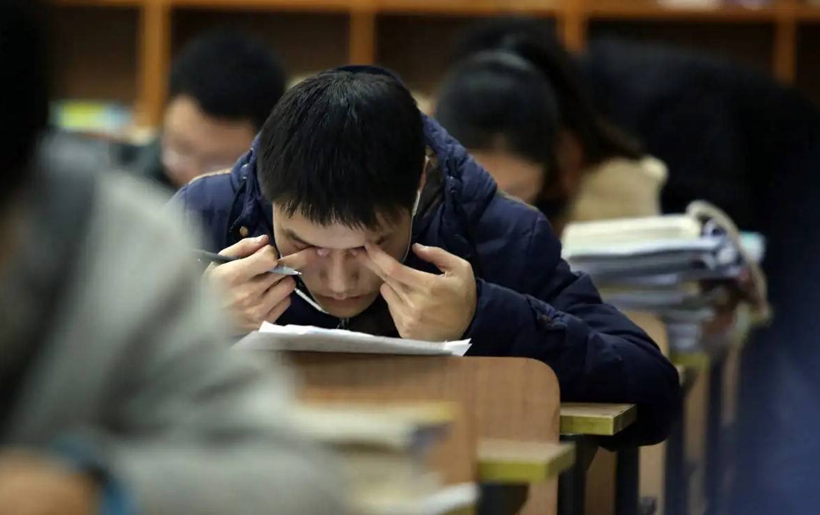 同等学力申硕流程_在职硕士研修班_在职研究生与全日制研究生区别
