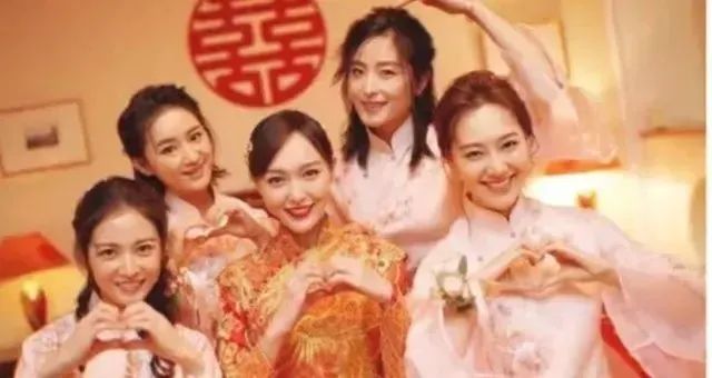 央视记者王冠老婆_王冠官宣结婚 夫妻日常 王冠老公是谁