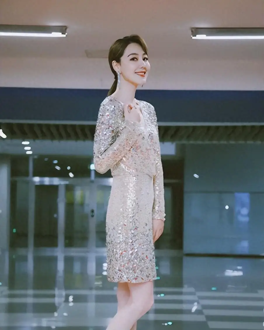 王冠官宣结婚_王冠与李先生结婚_央视记者王冠老婆
