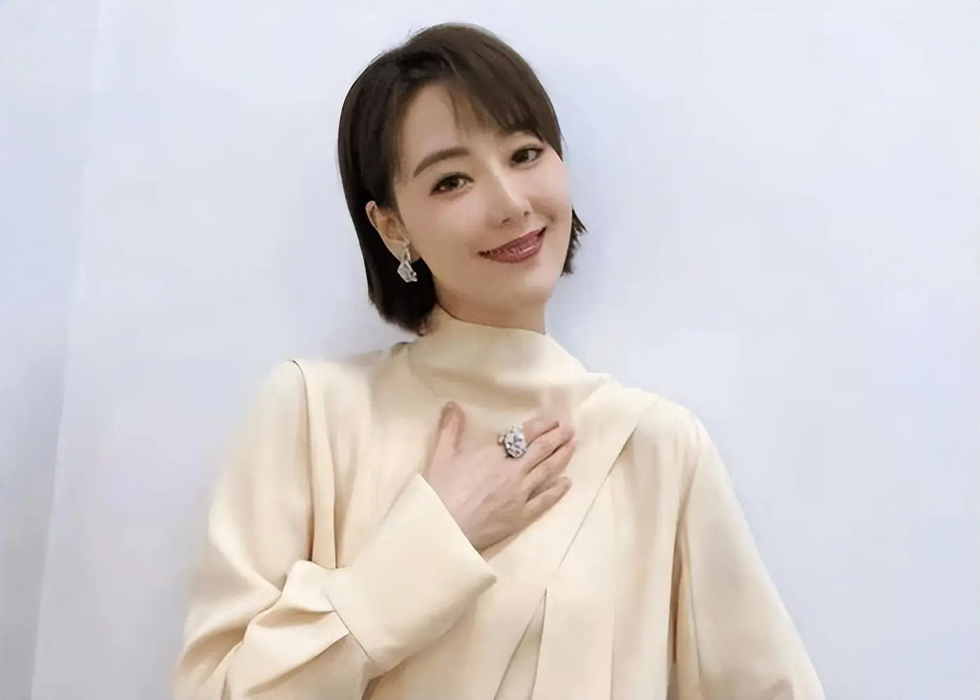王冠与李先生结婚_央视记者王冠老婆_王冠官宣结婚