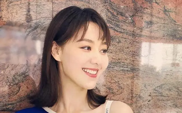 央视记者王冠老婆_王冠与李先生结婚_王冠官宣结婚