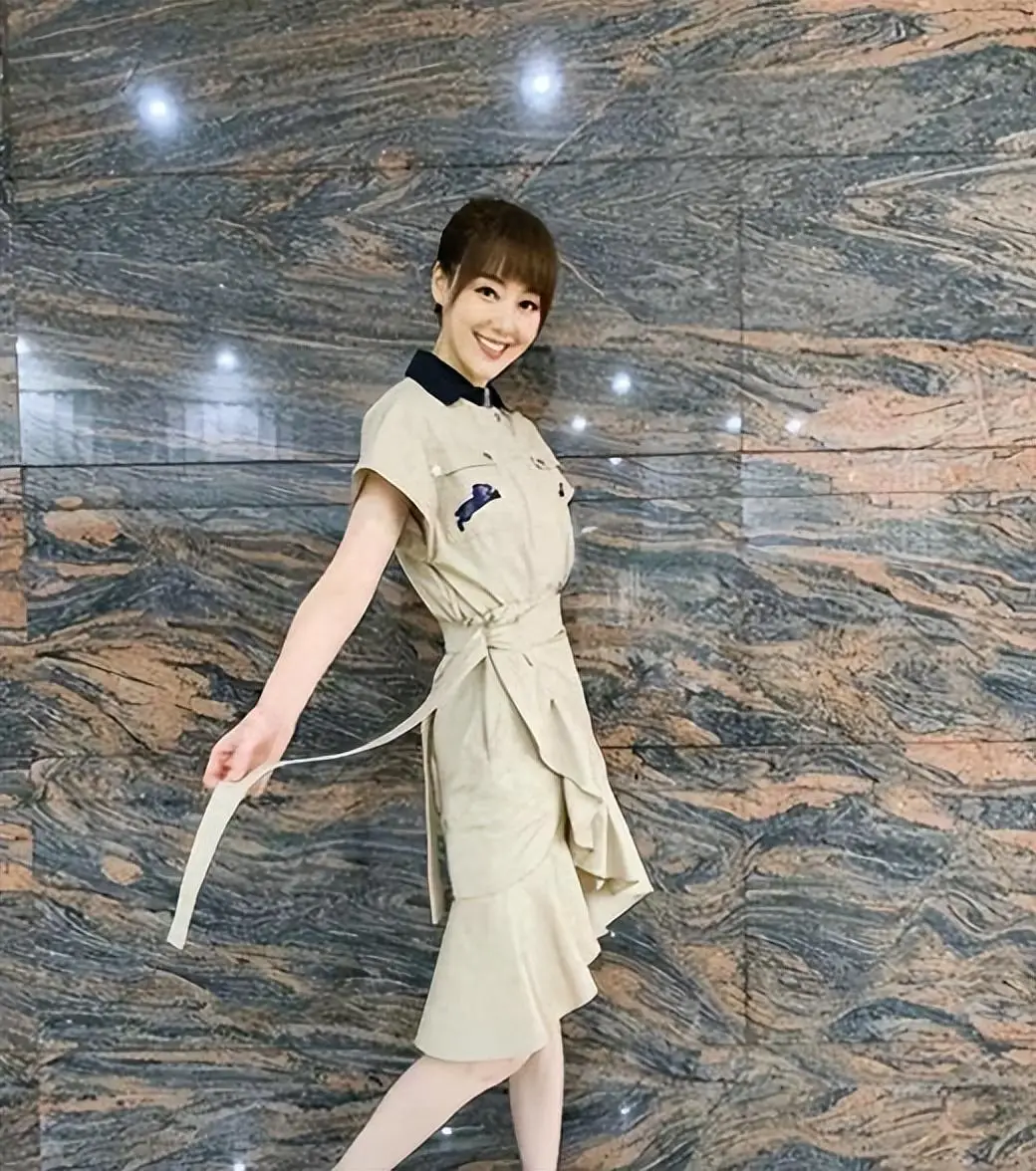 王冠官宣结婚_王冠与李先生结婚_央视记者王冠老婆