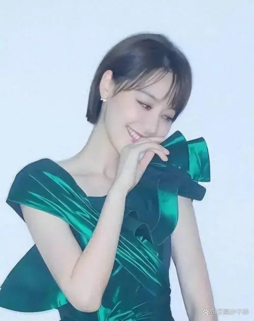 央视记者王冠老婆_王冠官宣结婚_王冠与李先生结婚