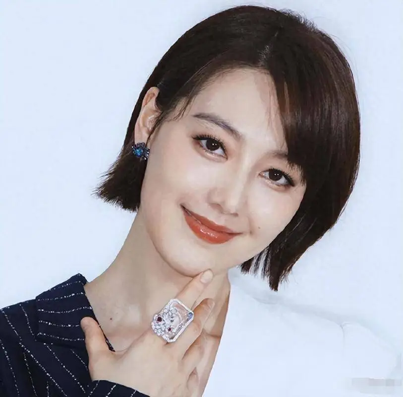 王冠官宣结婚_王冠与李先生结婚_央视记者王冠老婆