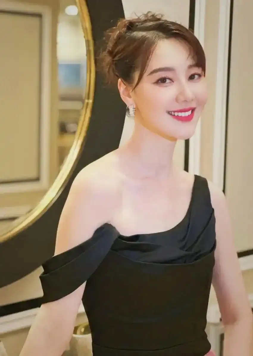 央视记者王冠老婆_王冠老公是谁_王冠宣布结婚消息