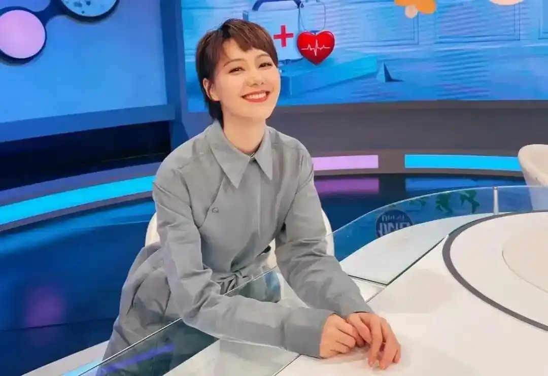 王冠宣布结婚消息_王冠老公是谁_央视记者王冠老婆