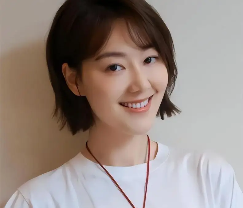 王冠 央视主持人 风流韵事_央视记者王冠老婆