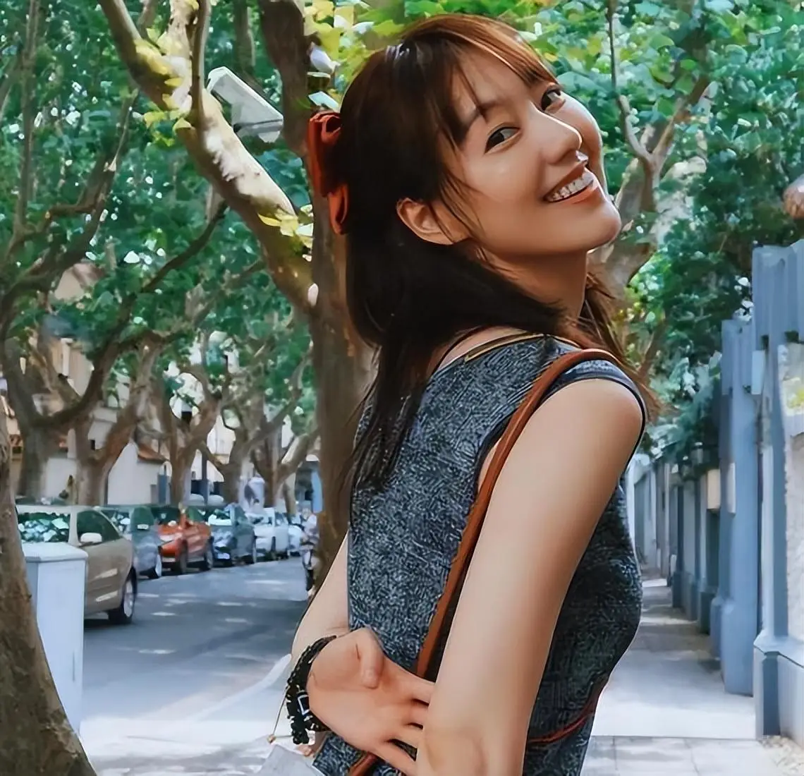 王冠 央视主持人 风流韵事_央视记者王冠老婆