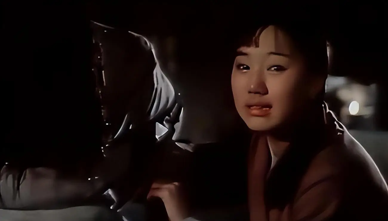 王冠 央视主持人 风流韵事_央视记者王冠老婆