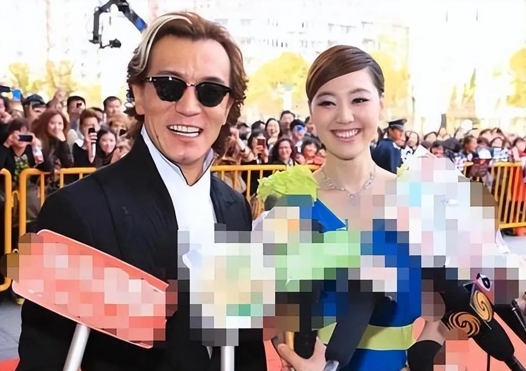 王冠 央视主持人 风流韵事_央视记者王冠老婆