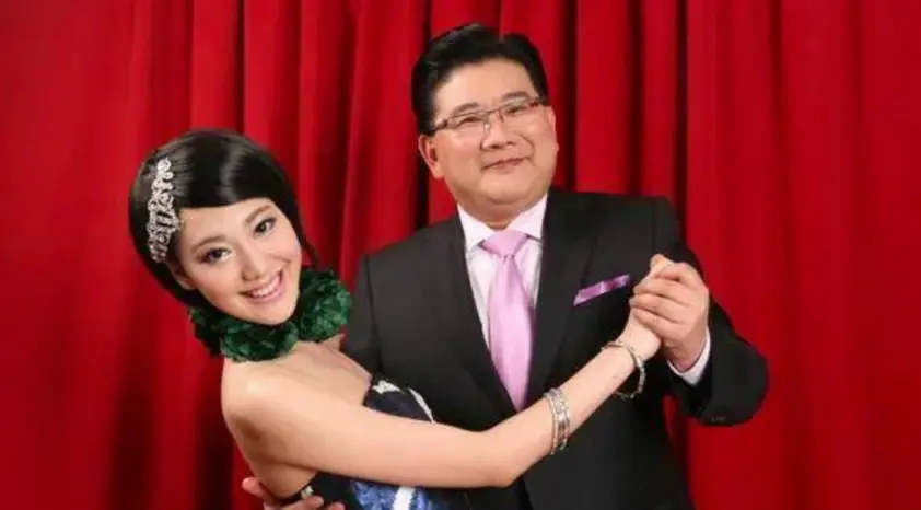 央视记者王冠老婆_王冠 央视主持人 风流韵事