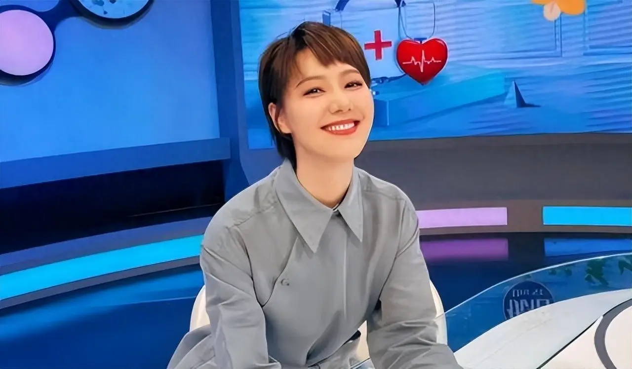 王冠 央视 主持人 谣言 事件_央视记者王冠老婆