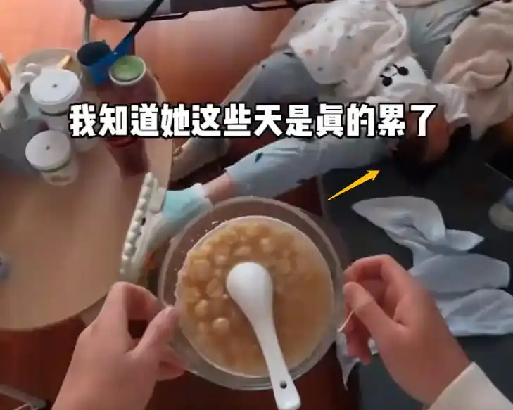 婆婆来伺候月子_伺候月子_宝爸照顾妻子