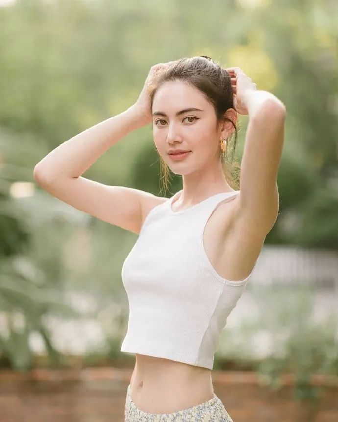 想拍好看照片，3个构图，2种光线，6个姿势，学会越拍越好看