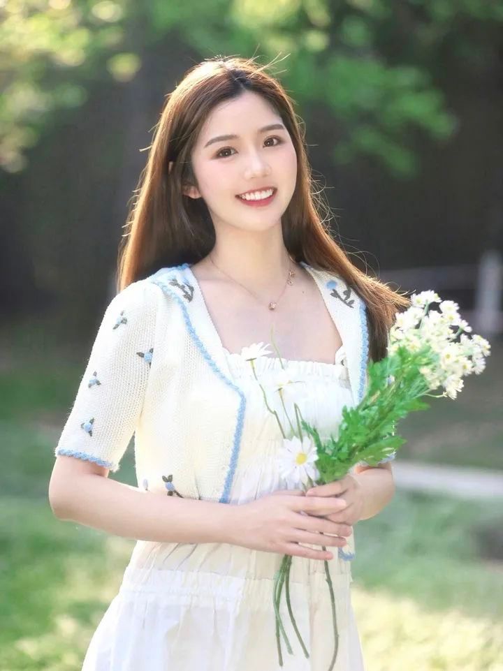 想拍好看照片，3个构图，2种光线，6个姿势，学会越拍越好看