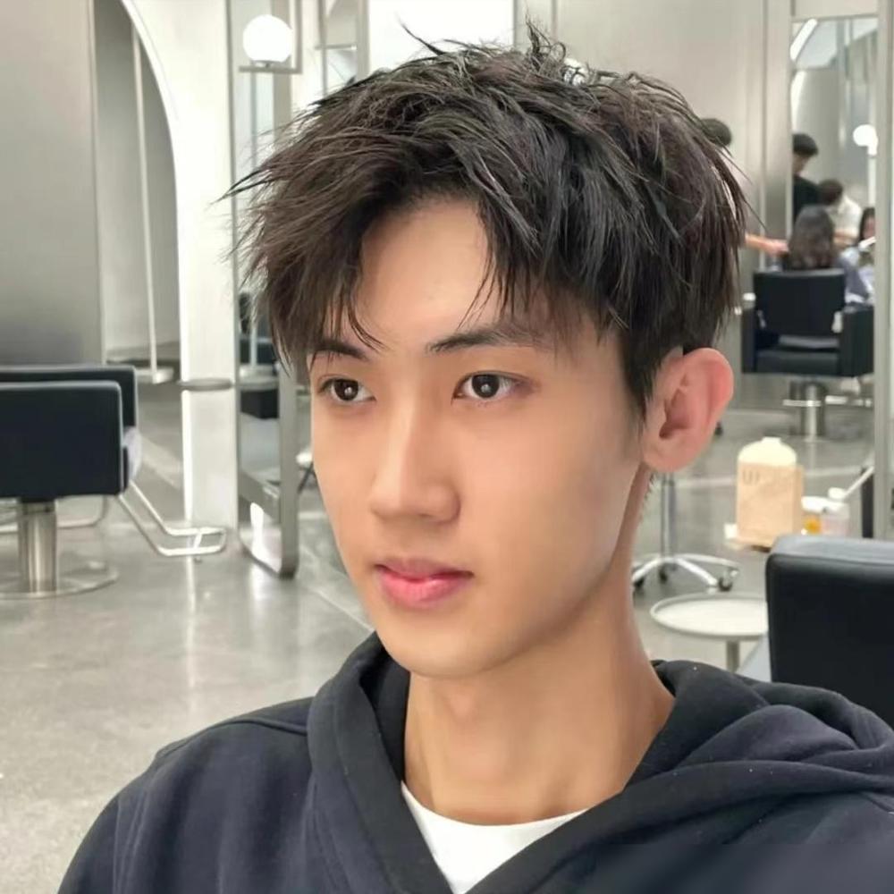 男士烫头发有几种烫法_男生烫发发型推荐_男生烫发趋势