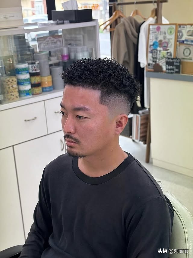 日式男士渐变发型_清爽寸头渐变系列_男士烫头发有几种烫法
