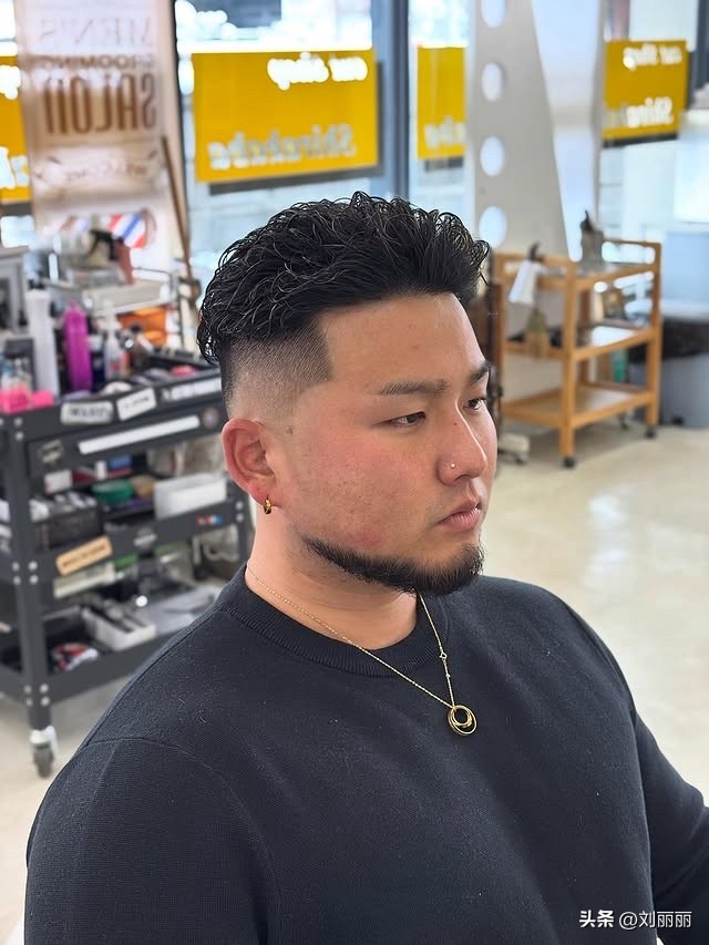 日式男士渐变发型_清爽寸头渐变系列_男士烫头发有几种烫法