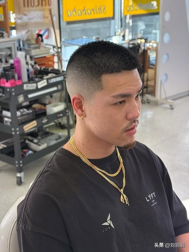 清爽寸头渐变系列_日式男士渐变发型_男士烫头发有几种烫法