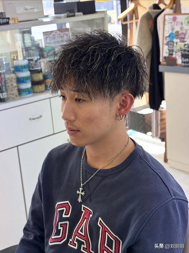 日式男士渐变发型_男士烫头发有几种烫法_清爽寸头渐变系列