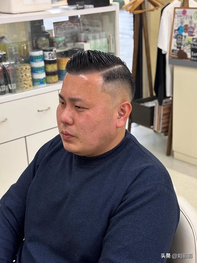 清爽寸头渐变系列_日式男士渐变发型_男士烫头发有几种烫法