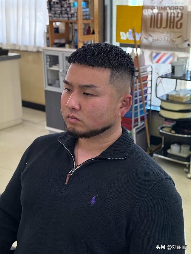 清爽寸头渐变系列_日式男士渐变发型_男士烫头发有几种烫法