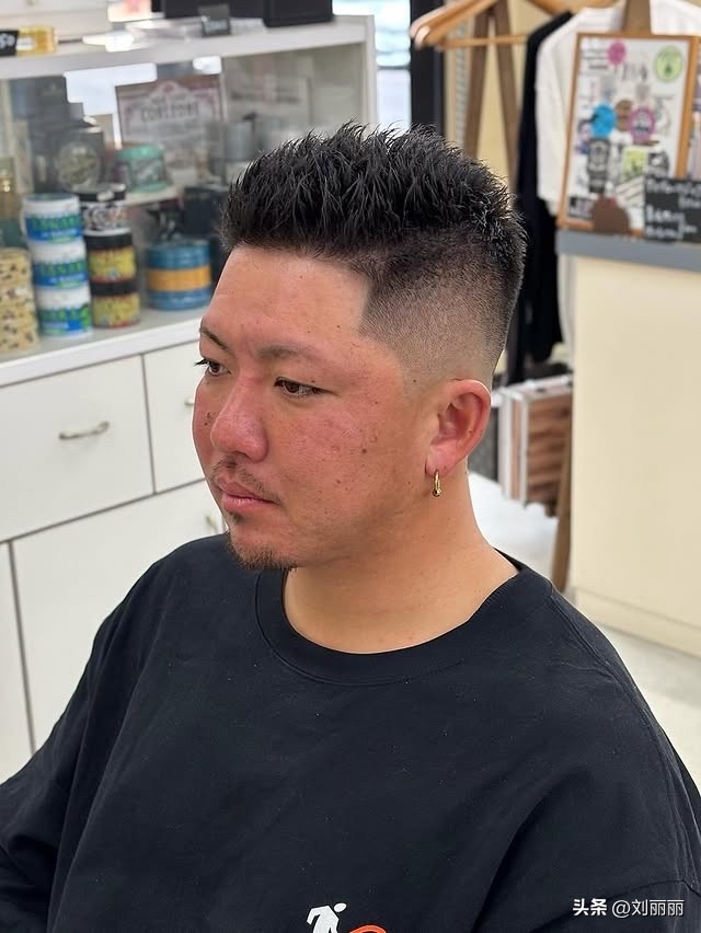 日式男士渐变发型_清爽寸头渐变系列_男士烫头发有几种烫法