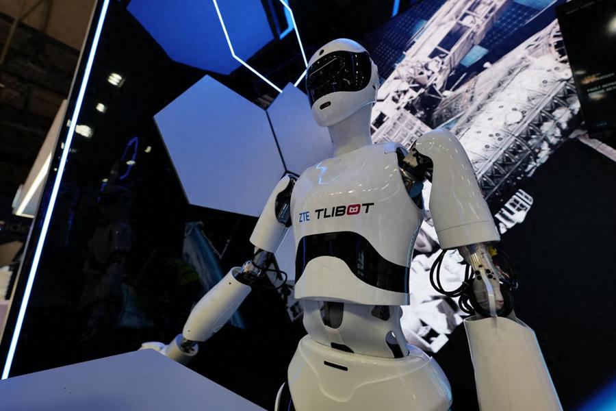 Godfrey机器人无线控制技术_中兴通讯MWC2025 AI产品_中兴发布会