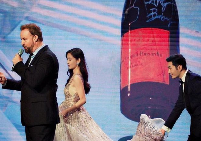 杨颖靠黄晓明上位内幕_杨颖如何上位与下坡_刘德华参加黄晓明婚礼了吗