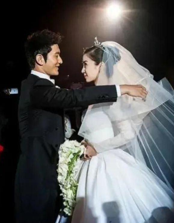 杨颖如何上位与下坡_杨颖靠黄晓明上位内幕_刘德华参加黄晓明婚礼了吗
