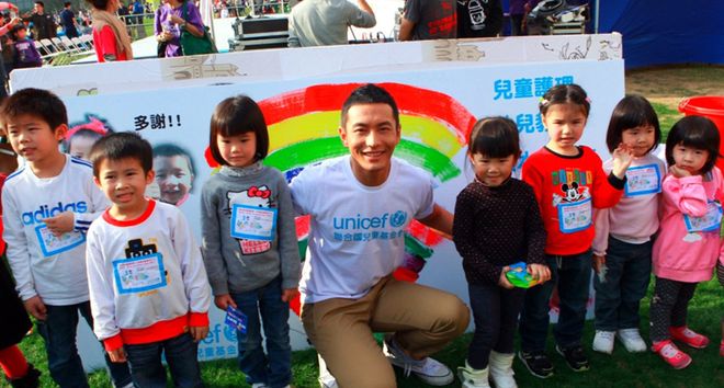 杨颖靠黄晓明上位内幕_杨颖如何上位与下坡_刘德华参加黄晓明婚礼了吗