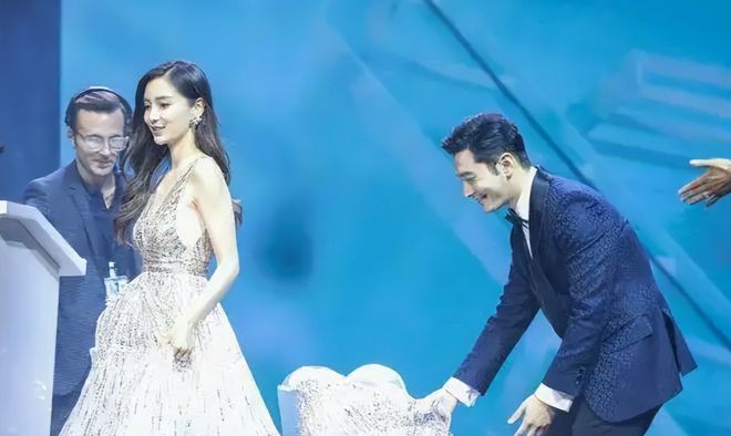 杨颖靠黄晓明上位内幕_刘德华参加黄晓明婚礼了吗_杨颖如何上位与下坡
