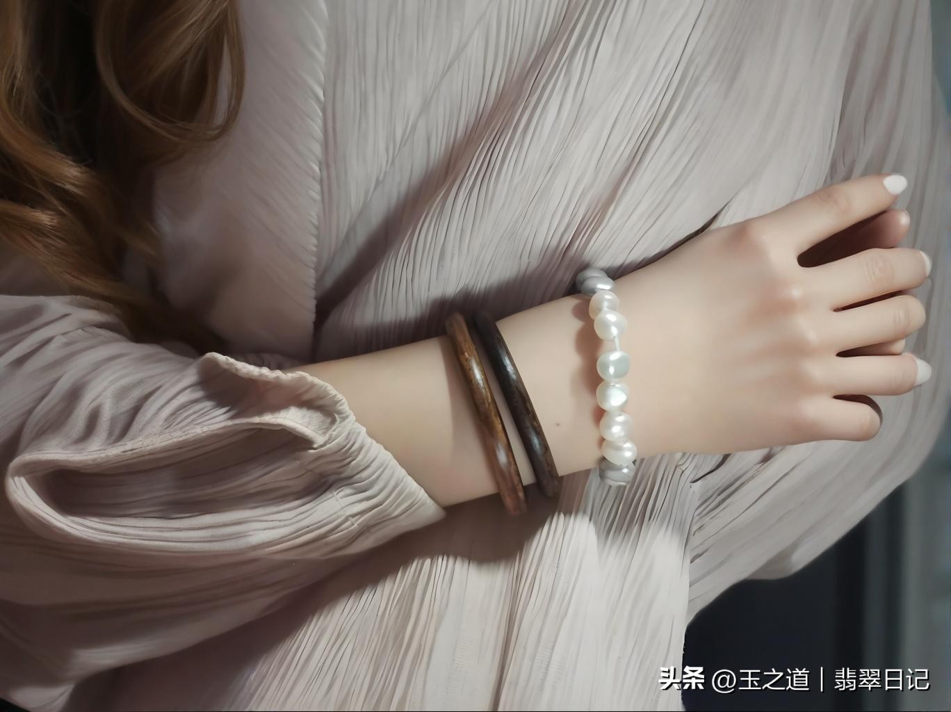 手镯材质选择_108颗佛珠手链戴哪只手_手镯左右手佩戴讲究