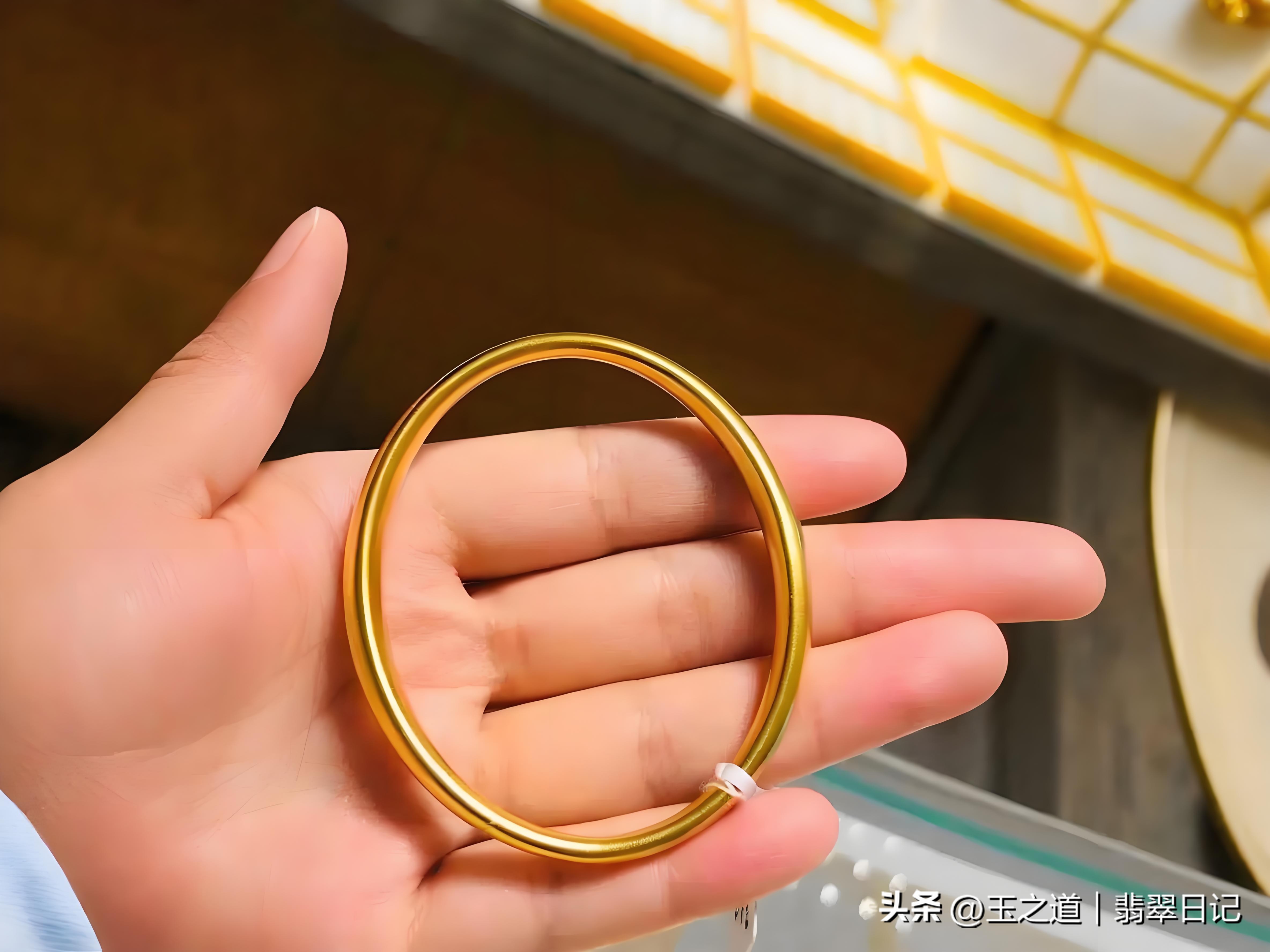 手镯材质选择_108颗佛珠手链戴哪只手_手镯左右手佩戴讲究