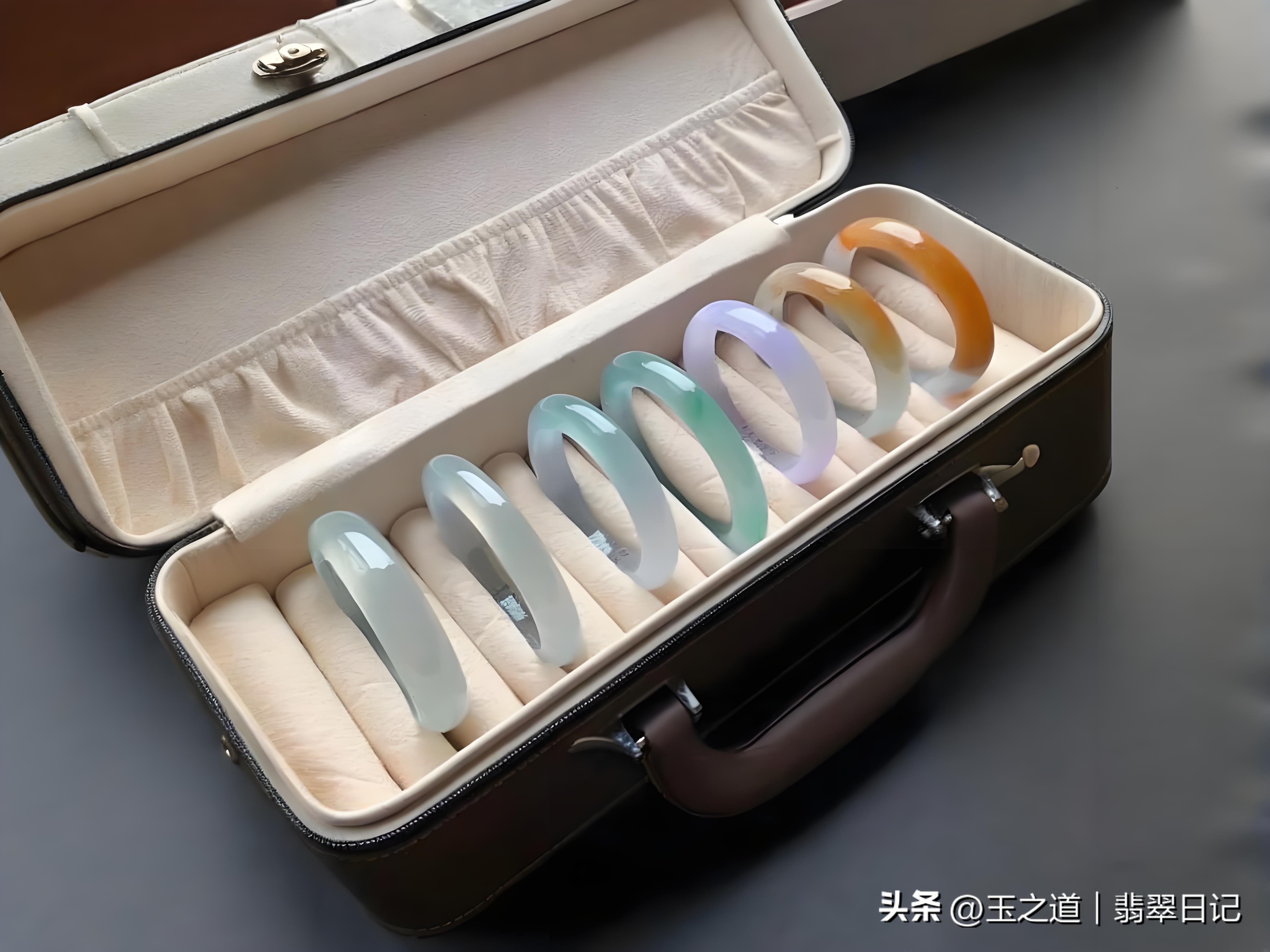 手镯左右手佩戴讲究_108颗佛珠手链戴哪只手_手镯材质选择