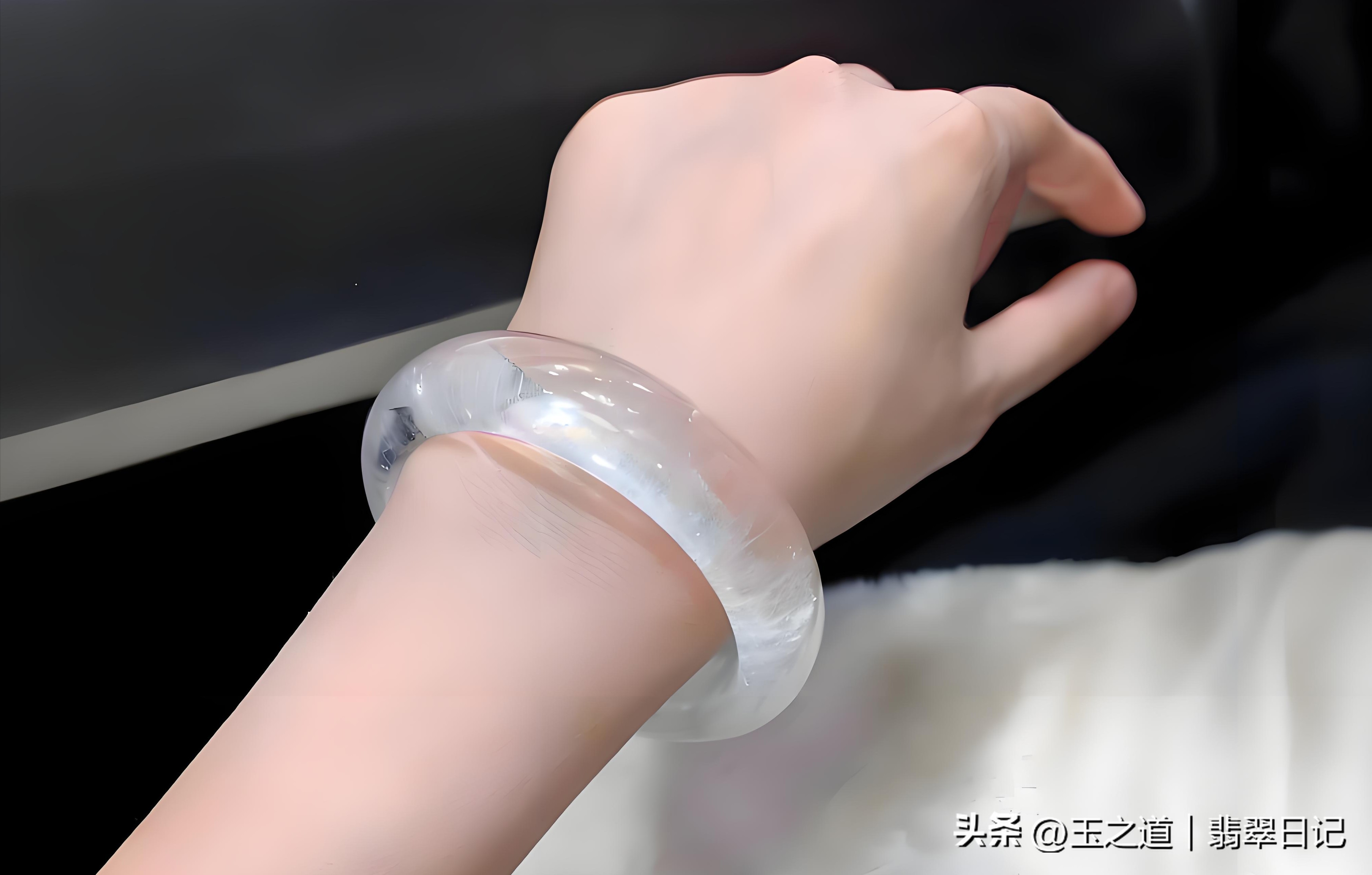 108颗佛珠手链戴哪只手_手镯材质选择_手镯左右手佩戴讲究