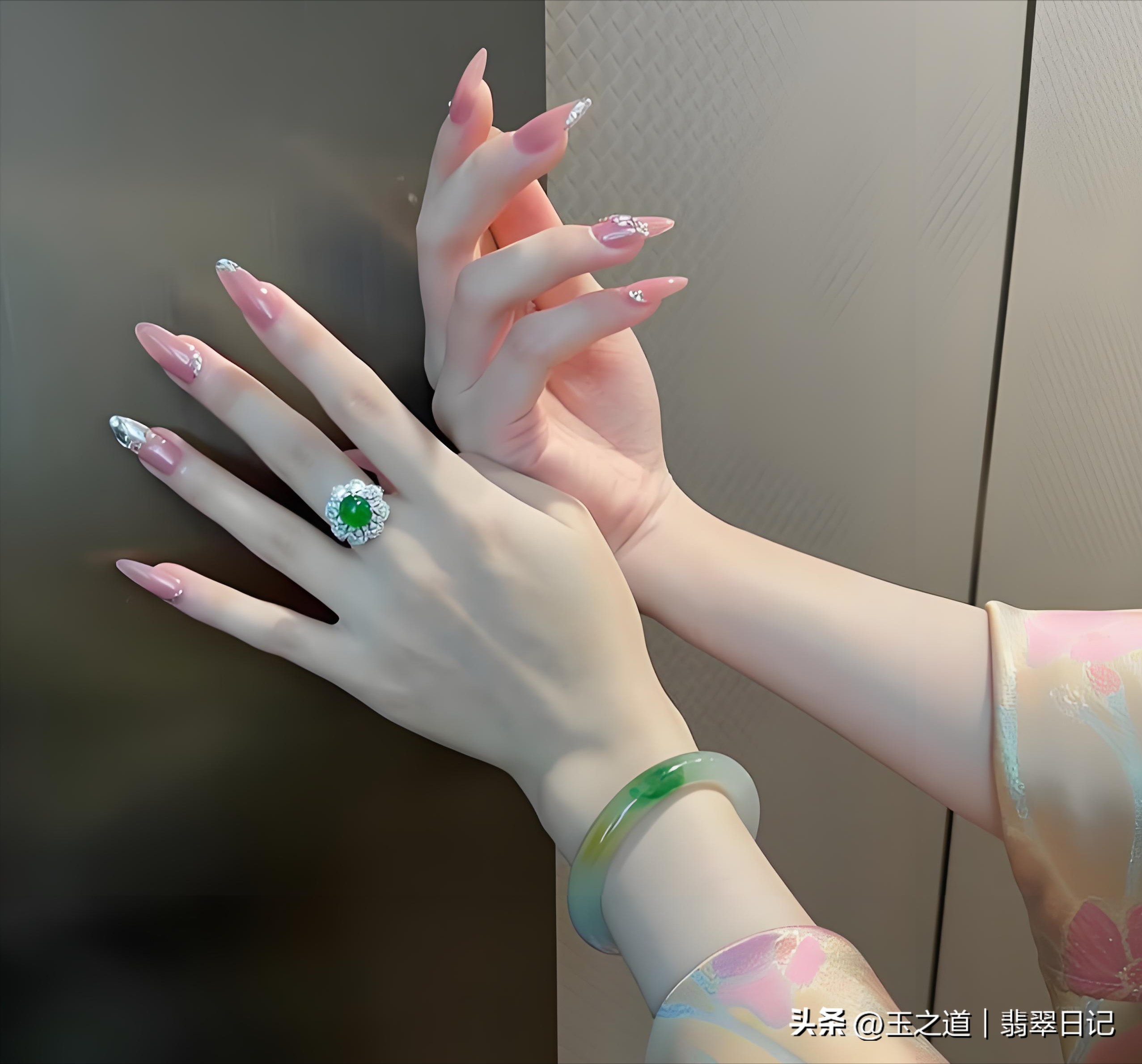 108颗佛珠手链戴哪只手_手镯左右手佩戴讲究_手镯材质选择
