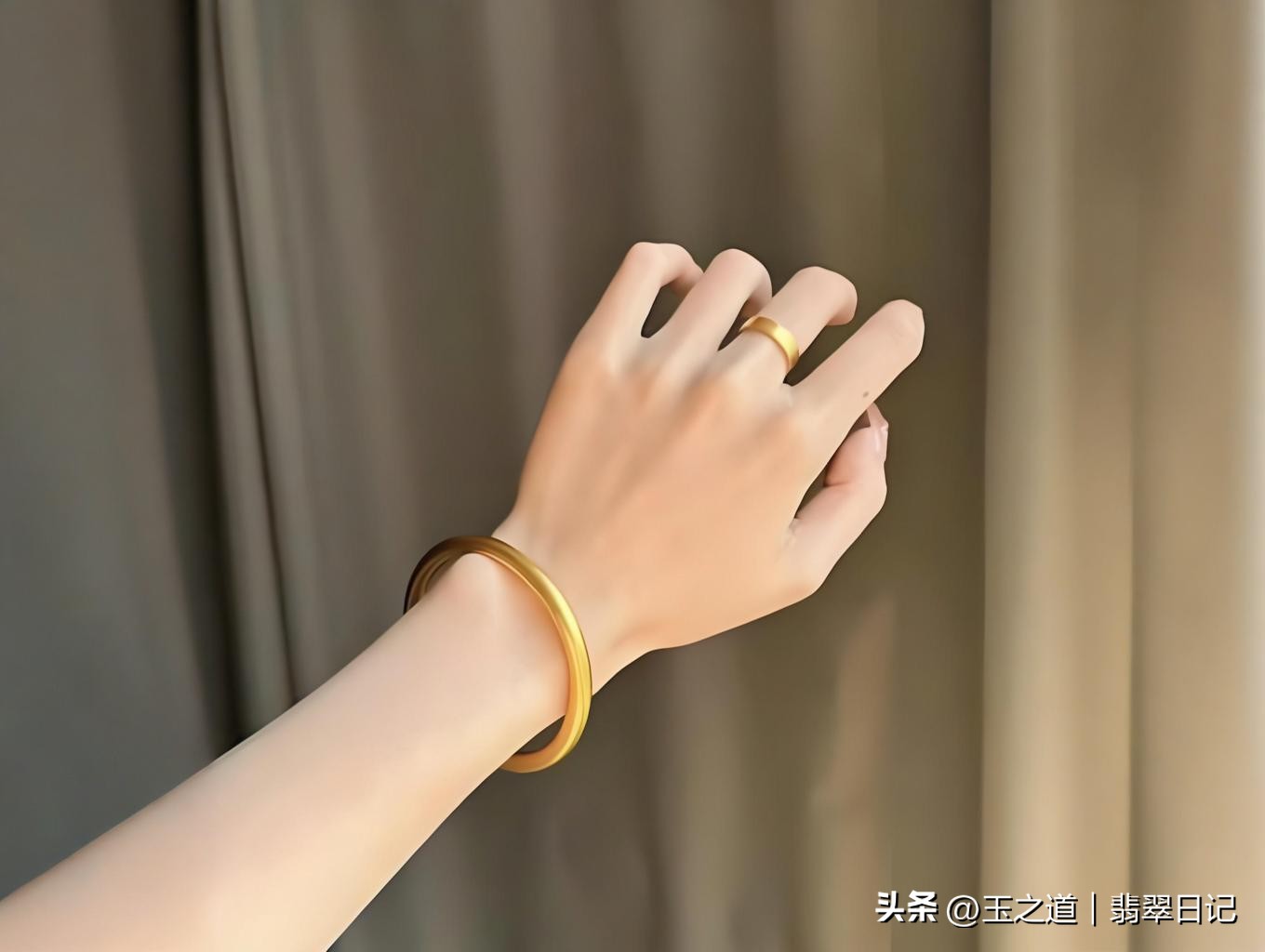 108颗佛珠手链戴哪只手_手镯左右手佩戴讲究_手镯材质选择