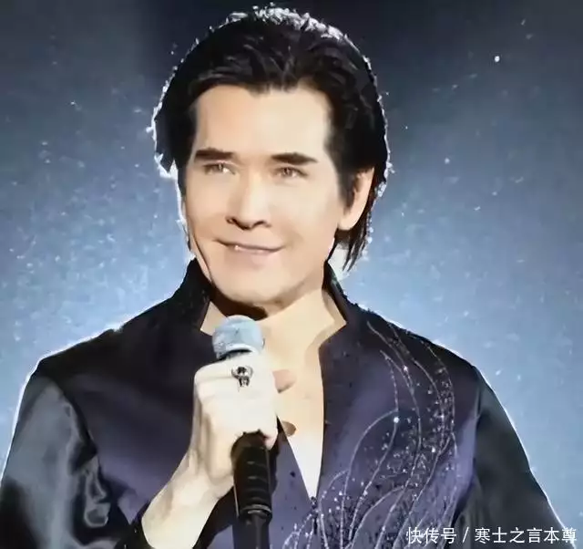 费翔不婚不育原因_费翔晚年孤独经历_费翔 爸爸