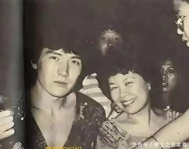 费翔晚年孤独经历_费翔不婚不育原因_费翔 爸爸