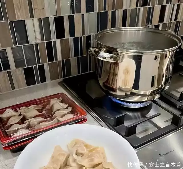 费翔不婚不育原因_费翔晚年孤独经历_费翔 爸爸