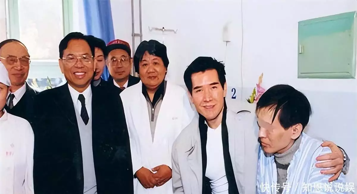 费翔春晚舞台生涯_费翔父母跨国恋_费翔 爸爸